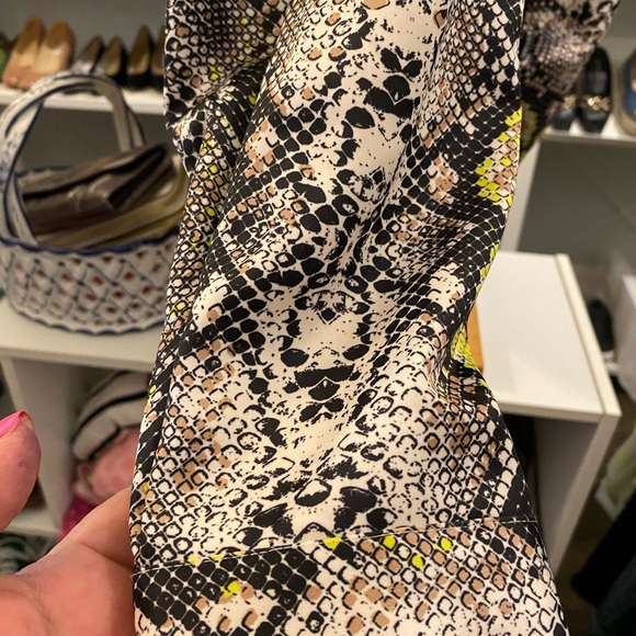 Universal Standard size 18-20 snake print top NWT - Picture 4 of 5